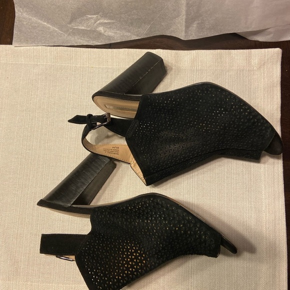 Tahari open beep toe shoes - Picture 10 of 16